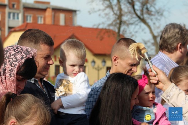 У місті на Волині освятили перші великодні кошики. ФОТО