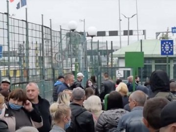 На українсько-польському кордоні «Шегині» застрягли сотні заробітчан