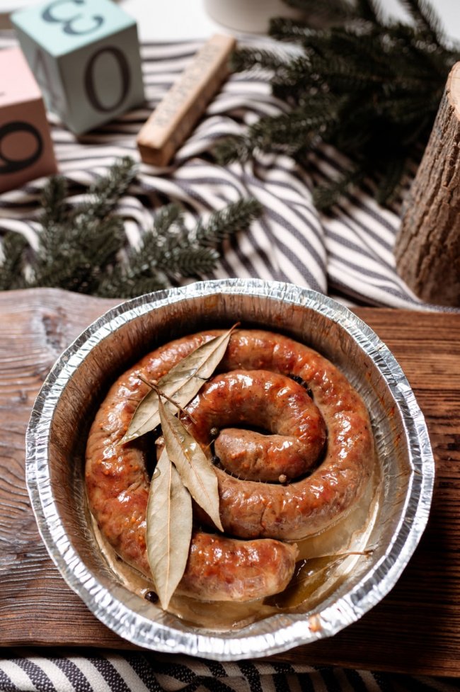 Новорічний стіл майже по-ресторанному – від нової торгової марки «Сам Удома»*