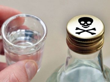 Місцеві жителі труять російських окупантів сурогатом