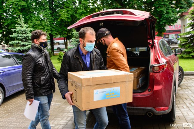 Дві волинські лікарні отримали 1400 швейцарських ІФА-тестів, що визначають антитіла до COVID-19. ФОТО