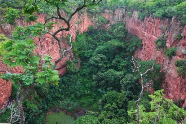 Дивовижність світу: захоплюючі карстові воронки. ФОТО