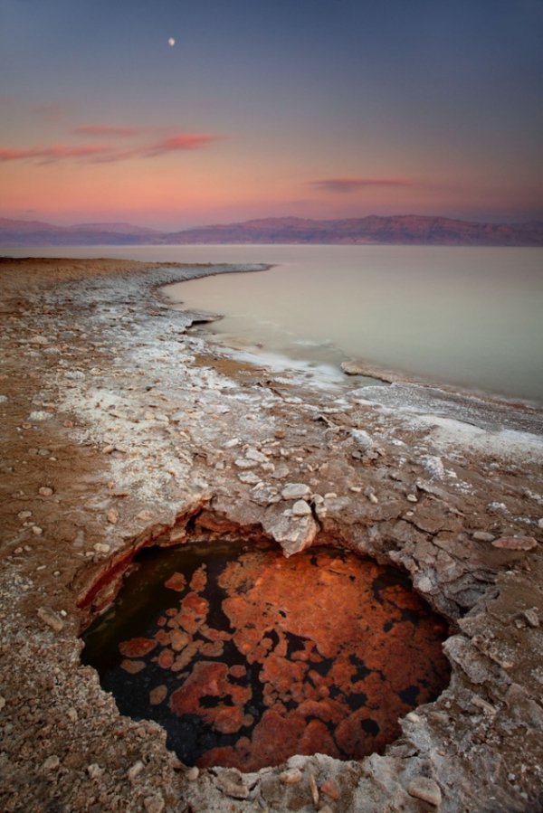 Дивовижність світу: захоплюючі карстові воронки. ФОТО