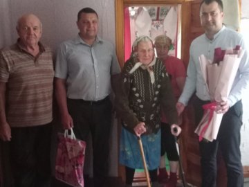 На Волині довгожительку привітали з 92-літтям