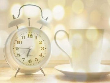 Завтра Україна переходить на літній час