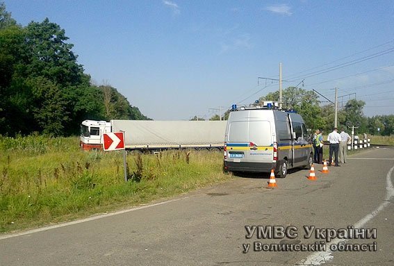 На Волині вантажівка зіткнулася з потягом. ФОТО