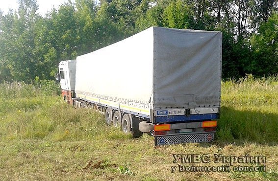 На Волині вантажівка зіткнулася з потягом. ФОТО