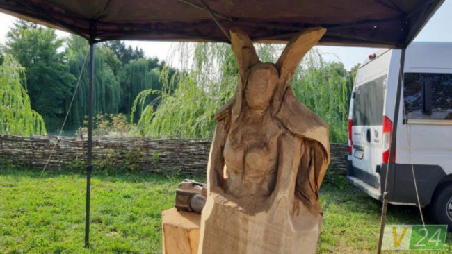  У Луцьку проходить чемпіонат із різьби по дереву. ФОТО