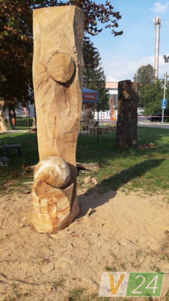  У Луцьку проходить чемпіонат із різьби по дереву. ФОТО