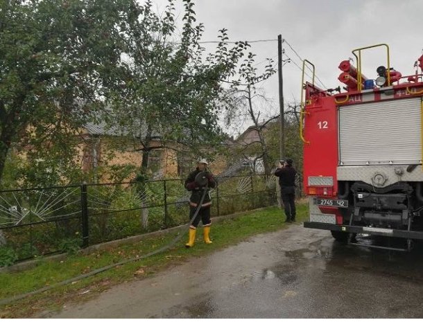 У селищі на Волині через замикання електромережі горів будинок