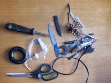 У волинській тюрмі знайшли зброю і невідомі таблетки