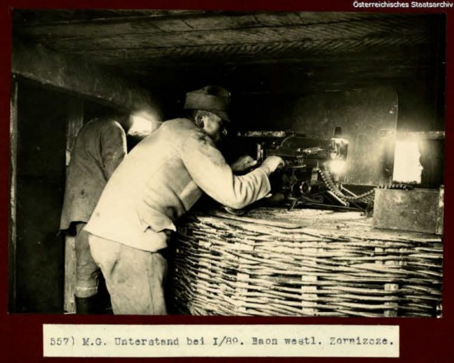 Австрійські солдати в селі на Волині 100 років тому. РЕТРОФОТО