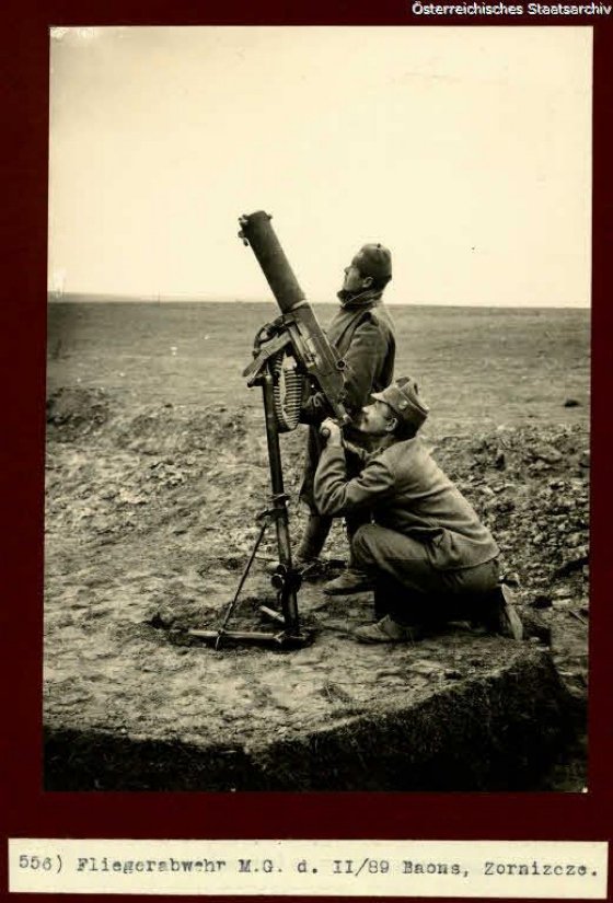 Австрійські солдати в селі на Волині 100 років тому. РЕТРОФОТО