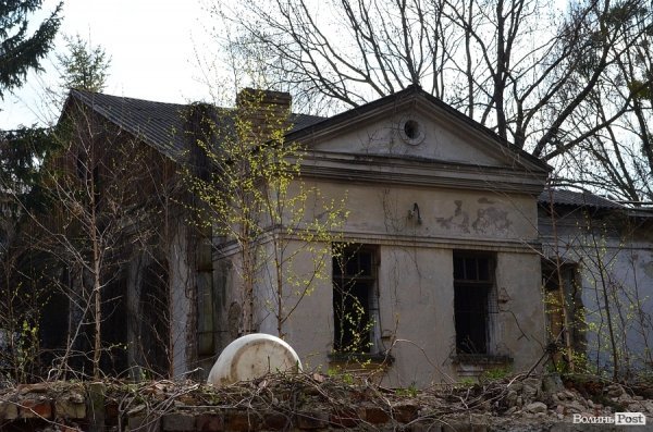 У Луцьку пам’ятку навмисно руйнують, - громадські активісти. ФОТО
