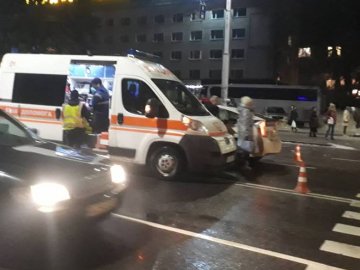 Біля луцького ЦУМу джип збив матір з дитиною. ФОТО. ОНОВЛЕНО