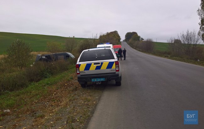 На Волині бус злетів у кювет і кілька разів перевернувся