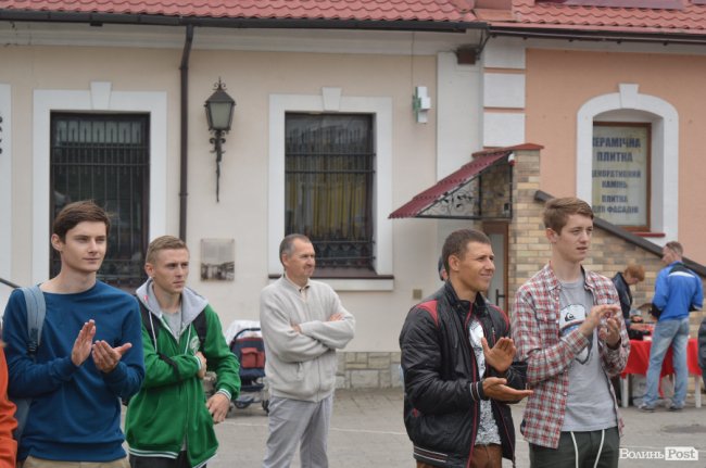 З хлібом, горілкою та кров’ю: у Луцьку відкрили фестиваль театрів. ФОТО