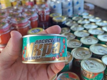 Росіянка намагалась перевезти через волинську митницю ікру на майже 100 тисяч гривень. ФОТО