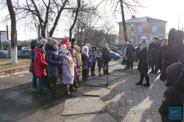 У Нововолинську колядують, щоб допомогти бійцям АТО. ФОТО