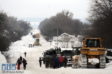 Трасу Київ-Чоп визволяють з-під снігу. ФОТО
