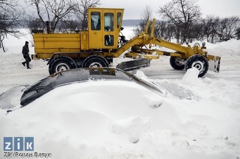 Трасу Київ-Чоп визволяють з-під снігу. ФОТО