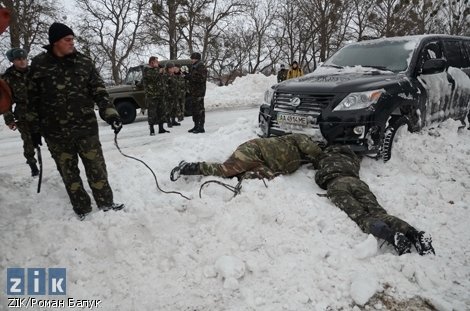 Трасу Київ-Чоп визволяють з-під снігу. ФОТО