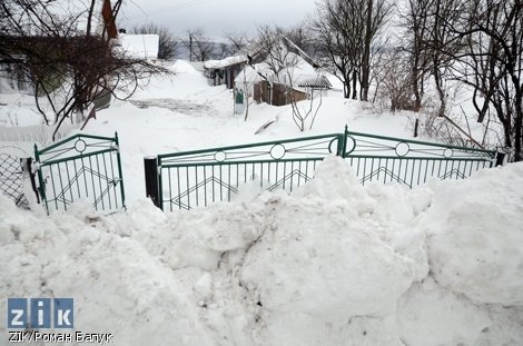 Трасу Київ-Чоп визволяють з-під снігу. ФОТО