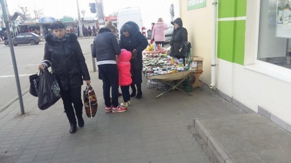 У Луцьку незаконно продавали косметику. ФОТО 