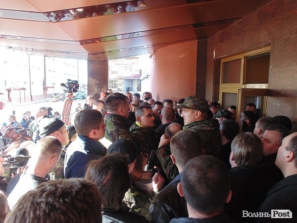 Пікет міліції в Луцьку. ФОТО. ВІДЕО