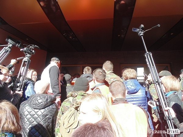 Пікет міліції в Луцьку. ФОТО. ВІДЕО