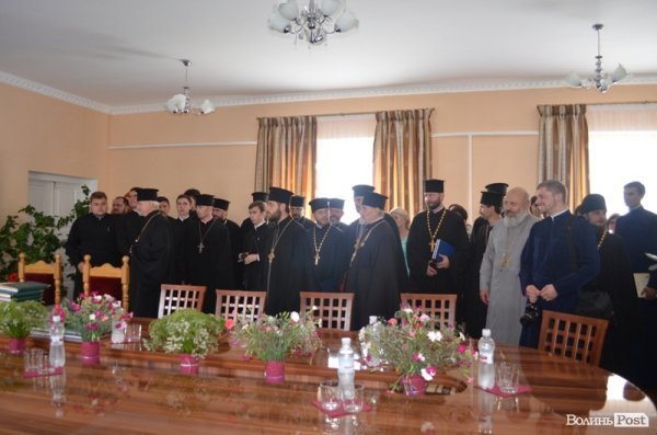 Випускникам богословської академії у Луцьку дипломи вручав патріарх Філарет. ФОТО