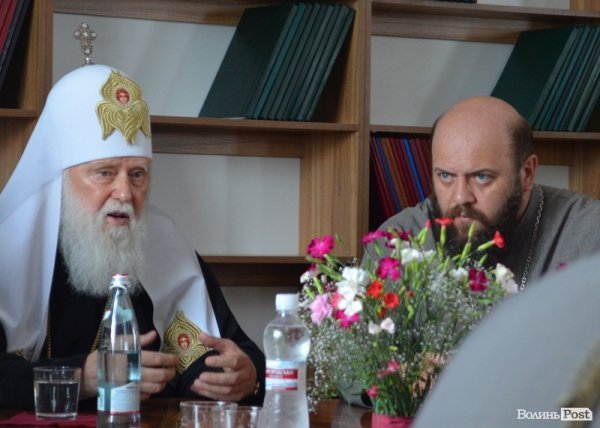 Випускникам богословської академії у Луцьку дипломи вручав патріарх Філарет. ФОТО