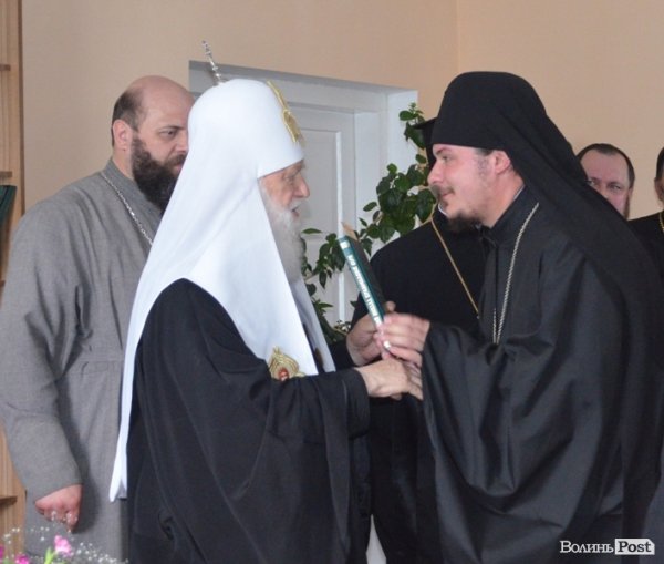 Випускникам богословської академії у Луцьку дипломи вручав патріарх Філарет. ФОТО