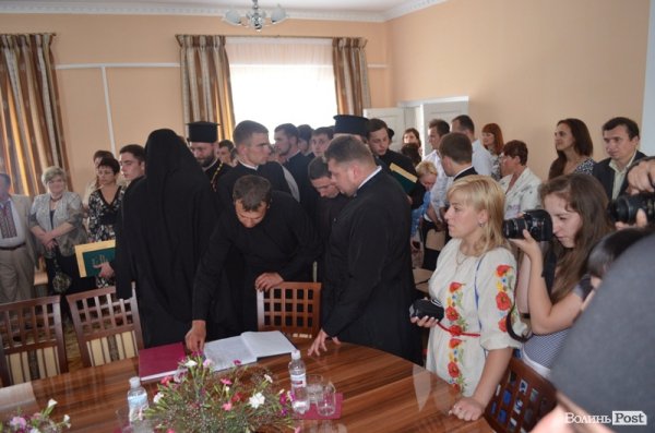 Випускникам богословської академії у Луцьку дипломи вручав патріарх Філарет. ФОТО