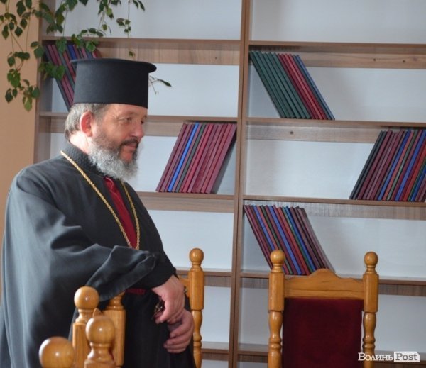 Випускникам богословської академії у Луцьку дипломи вручав патріарх Філарет. ФОТО