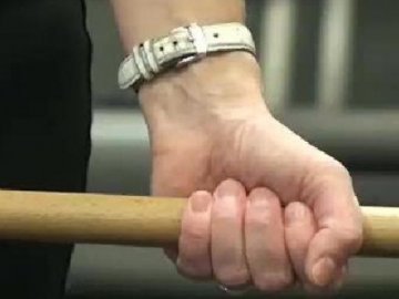 Волинянин на вулиці побив палицею 36-річного чоловіка та відібрав телефон