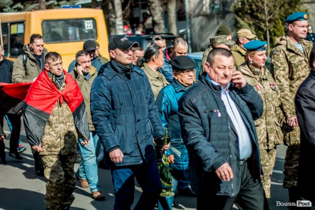 У Луцьку ходою і молитвами вшанували мужність та героїзм добровольців. ФОТО