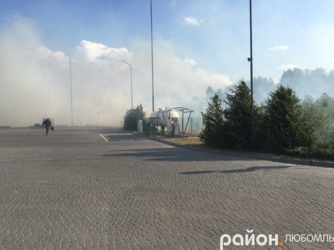 На Волині – пожежа біля заправки. ФОТО