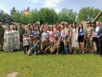 Реабілітація військових у Луцьку: майже 30 захисників побували у музеї військової техніки. ВІДЕО