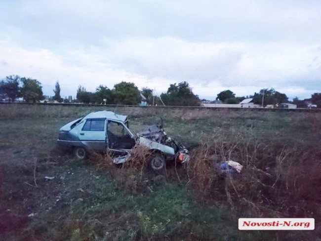 Поїзд переїхав легковик: загинуло двоє людей