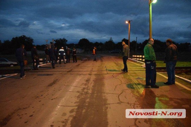 Поїзд переїхав легковик: загинуло двоє людей