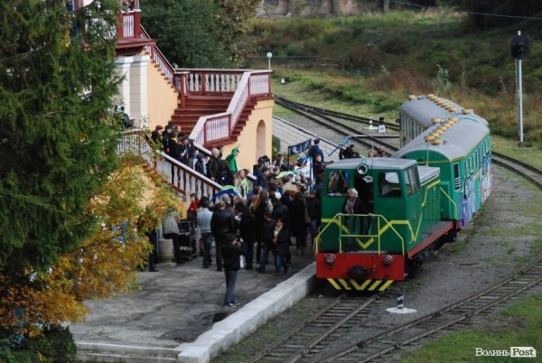 У Луцьку на дитячій залізниці стартував фестиваль театрів. ФОТО