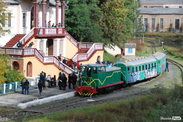 У Луцьку на дитячій залізниці стартував фестиваль театрів. ФОТО