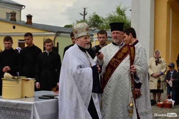 У Луцьку святять паску. ФОТО