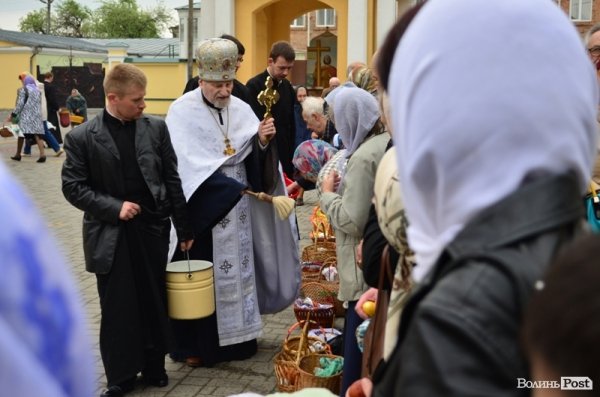 У Луцьку святять паску. ФОТО