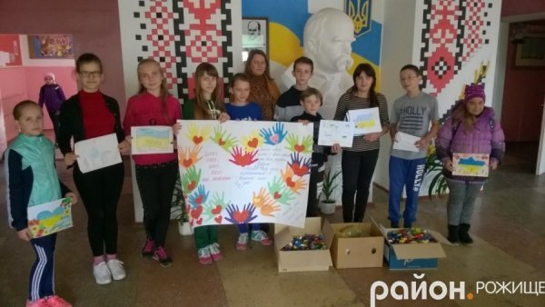 Діти на Волині зібрали для солдатів 6 тисяч кришечок. ФОТО