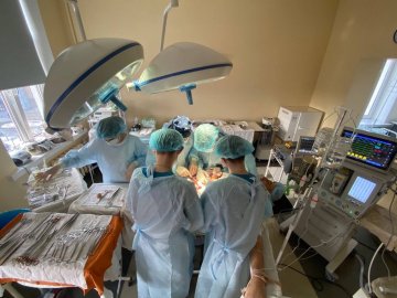 Волинські лікарі 3,5 години рятували ногу 62-річному чоловіку