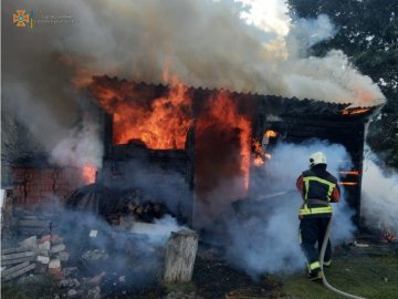 Автомобіль, гараж, дрова: за добу на Волині сталося 5 пожеж