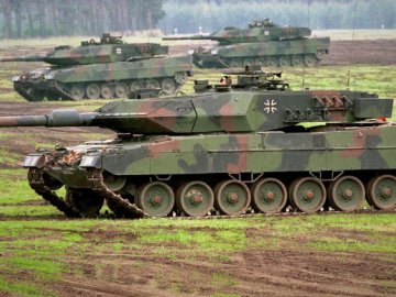 Німеччина погодилася поставити Україні 14 бойових танків Leopard 2, – Bloomberg