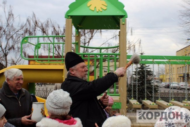 На Волині з'явився новий дитмайданчик  